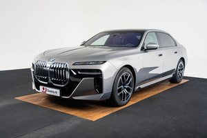 BMW i7 linksvoor